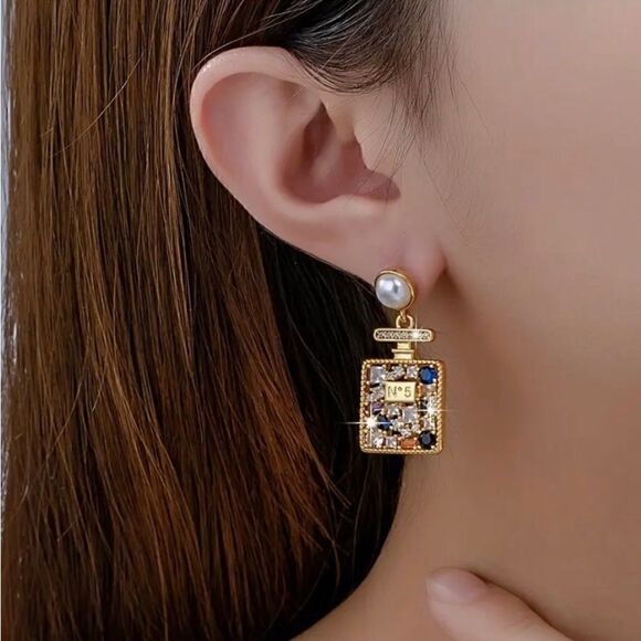 💙 NEW sparkling & stylish crystal embellished drop dangle earrings 💙 - Picture 5 of 5